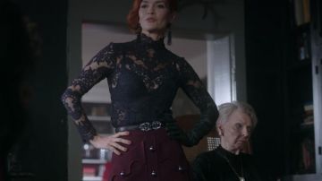 The black belt with flower rhinestone Penelope Blossom (Nathalie Boltt) in Riverdale S02E17