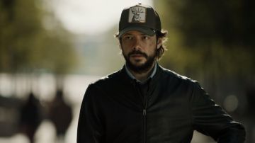 The cap of El Professor Salva Martín (Álvaro Dead) in The Casa de Papel S01E08