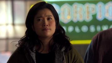 The khaki jacket Happy Quinn (Jadyn Wong) in Scorpio S04E07