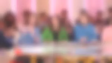 The green jacket of Janane Boudili in I love you's etc 03/04/2018