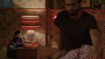 Le réveil digital Lego Superman vu dans le film Joséphine s'arrondit