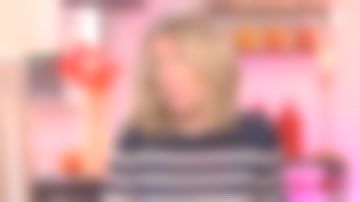 Le pull marine à rayures de Agathe Lecaron dans La maison des maternelles du 20/03/2018