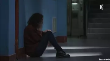 Les bottines Doc Martens de Emma (Pauline Bression) dans Plus belle la vie S14E3446