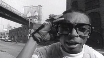 Les lunettes de vue de Mars Blackmon (Spike Lee) dans Nola Darling n'en fait qu'à sa tête
