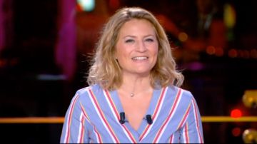 La chemise à rayures Maison Kirsuné de Astrid Bard dans Late Rugby Club du 22/03/2018