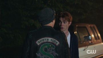 The jacket of the SouthSide Serpents of Jughead Jones (Cole Sprouse) in Riverdale S02E07
