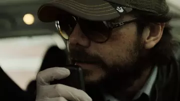 Sunglasses Ray-Ban CATS Professor Salva Martin (Alvaro Dead) in The Casa de Papel S01E09