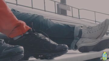 Converse zapatos blancos altos en el video musical Today de Lil Skies