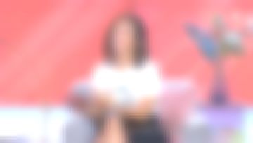 Le t-shirt Il a dit Oui de Faustine Bollaert dans Ça commence aujourd'hui du 23/11/2017