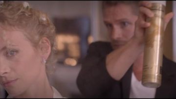 La Laque Coiffante Elnett  118 Fixation Ultra Forte de L'Oréal Paris dans Jour J