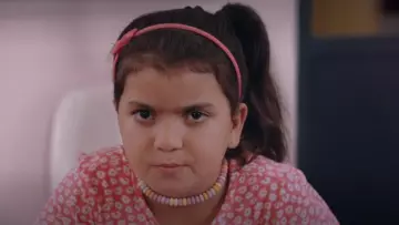 Le collier en bonbons Look o Look Tubo de Juliette jeune dans Jour J