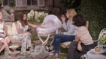 Les sneakers slip on Viv Strass Roger Vivier de Alexia (Julia Piaton) dans Jour J