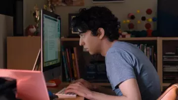 The Apple iMac computer of Spencer Gilpin (Alex Wolff) in Jumanji : Welcome to the jungle