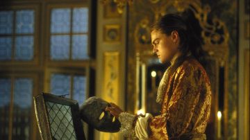 The man in the iron mask, Philippe (Leonardo DiCaprio) in The man in the iron mask