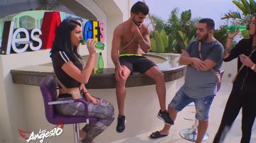 The black sneakers Nike of Thomas in The Angels 10