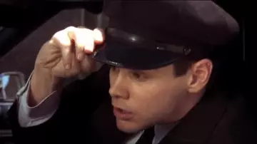 The cap car driver Lloyd Christmas (Jim Carrey) in the movie Dumb and Dumber