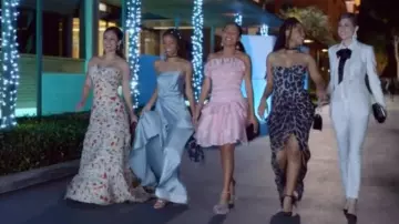La robe de soirée à motif fleuri multicolor portée par Ana Torres (Francia Raisa)