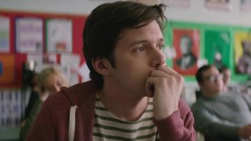 Striped tee shirt worn by Si­mon Spier (Nick Ro­bin­son) as seen in Love, Si­mon