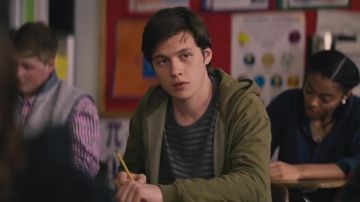 Khaki green polo worn by Si­mon Spier (Nick Ro­bin­son) as seen in Love, Si­mon