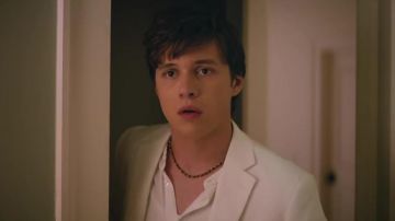 Blanc blazer veste portée par Simon Spier (Nick Robinson) comme on le voit dans l'Amour, Simon