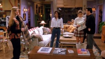 La falda de tartán que lleva Rachel Green (Jennifer Aniston) en la serie Friends (Temporada 1, Episodio 19)