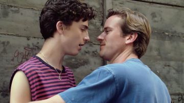 The tank top is striped Élio Perlman (Timothée Chalamet) in Call me by your name