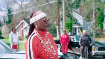 The headband white Gucci in the clip Proud of 2 Chainz feat. YG, Offset