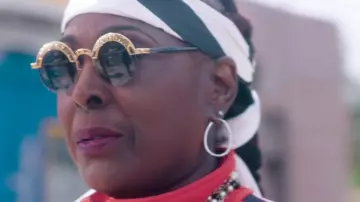 Sunglasses Oliver Peoples in the clip Proud of 2 Chainz feat. YG, Offset