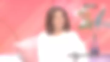 La chemise blanche à broderie de Faustine Bollaert dans Ça commence aujourd'hui du 10/04/2018