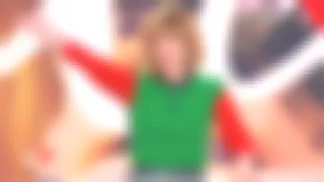 The green sweater and red of Daphne Burki in I love you's etc 10/04/2018