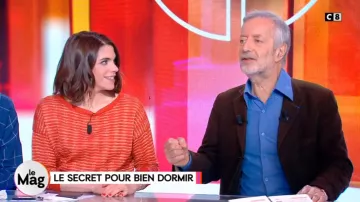Le pull rouge orangé de Julia Molkhou dans William à midi du 22/03/2018