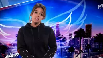 The dress/sweater with hood with pearls of Sarah in the Angels 10