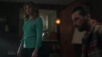 Suéter verde chapado en oro de Alice Cooper (Mädchen Amick) en Riverdale S02E17