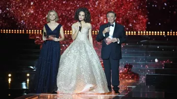 The blue dress Nicolas Fafiotte of Sylvie Tellier during the election of Miss France 2018
