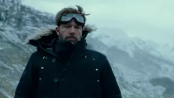 La parka portée par Bruce Wayne / Batman (Ben Affleck) dans Justice League