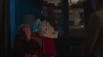 Le gilet Zara de Cheryl Blossom (Madelaine Petsch) dans Riverdale S02E09