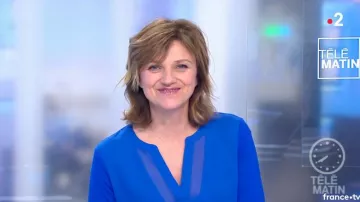 The top blue of Valérie Maurice in The weather Télématin of the 14/04/2018