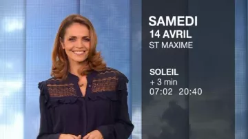 The shirt navy bib of lace, Cali Morales in The weather of M6 of 13/04/2018