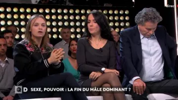 Le blouson à fleurs de Sara Forestier dans Questions Directes du 11/04/2018