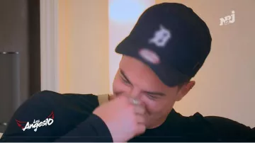 La gorra new era de los Tigres de Detroit usada por Adrien en ángeles 10