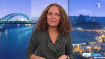 Le perfecto en version matelassée kaki de Sandrine Aramon dans Soir 3 du 15/04/2018