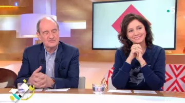 Le sweat à fleur de Marion Ruggieri dans C à vous du 16/04/2018