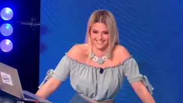 Collar de flores de Kelly Vedovelli en #TPMP Touche pas à mon poste del 16/04/2018