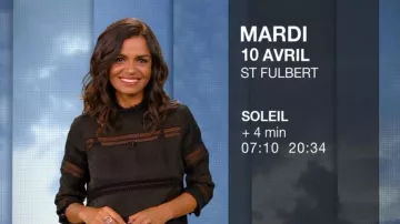 The blouse and black horizontal Lines stripes openwork Laurence Roustandjee in The weather of M6 of 09/04/2018