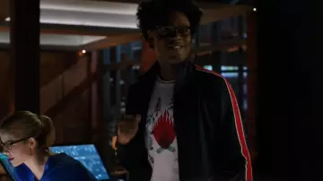 le t-shirt raton laveur de Curtis Holt / Mr Terrific (Echo Kellum) dans la série Arrow S06E19
