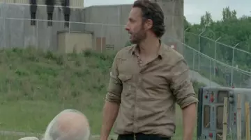 Beige western shirt worn by Rick Grimes (Andrew Lincoln) as seen in The Walking Dead S04E01