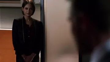 The black blazer of Thea Queen (Willa Holland) on Arrow, S05E21