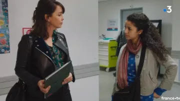 The blouse green print of Jeanne Carmier (Stéphanie Pareja) in the Most beautiful life S14E3518