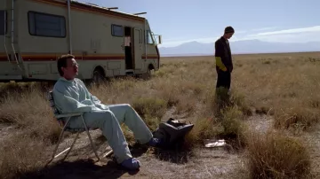 Le van Fleetwood Bounder RV 1986 de Walter White (Bryan Cranston) dans Breaking Bad (S01E06)