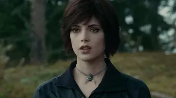 Le collier d'Alice Cullen (Ashley Greene) dans Twilight, chapitre 1 : Fascination